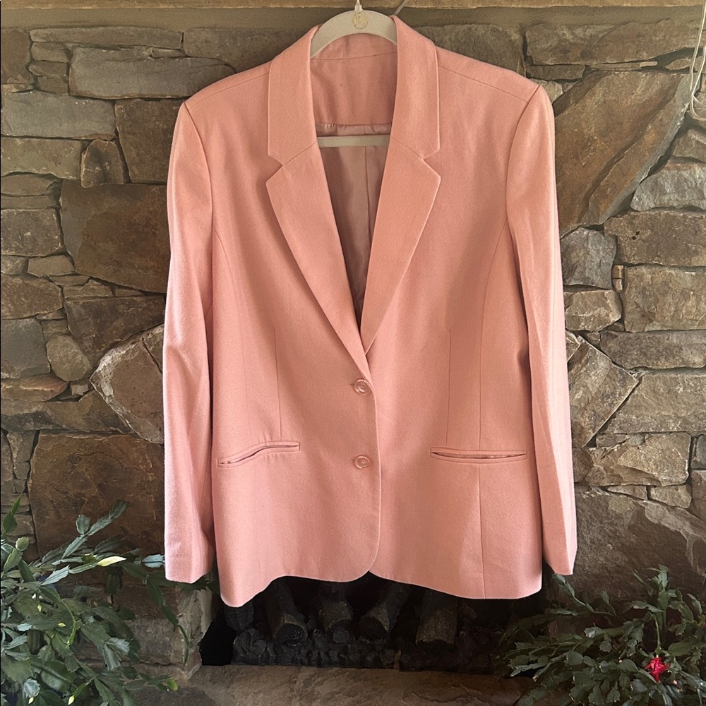 Elegant Light Pink Wool Women's Blazer Size 12/14; Front Pockets; Fully Lined